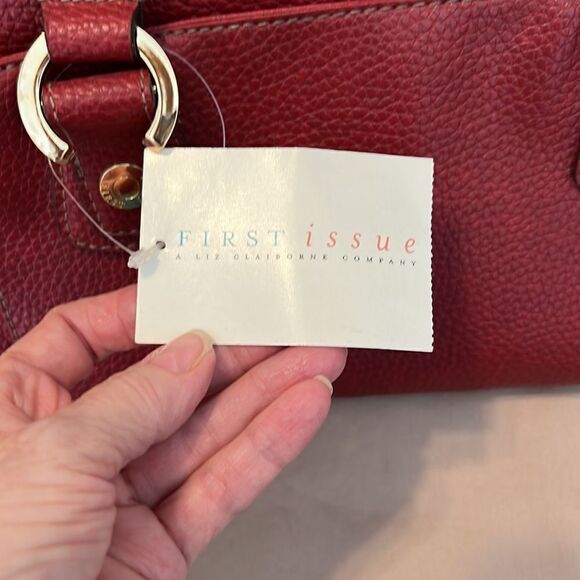 NWT First Issue red pebbled faux leather bag 1 inside & outside pocket zip close - Picture 3 of 13